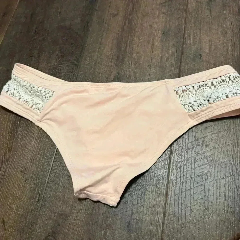 L space  blush crochet bikini bottoms M - Picture 4 of 4